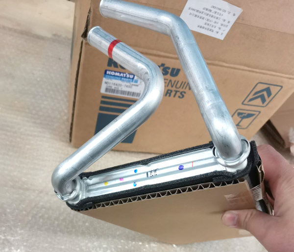 小松裝載機(jī)暖風(fēng)水箱